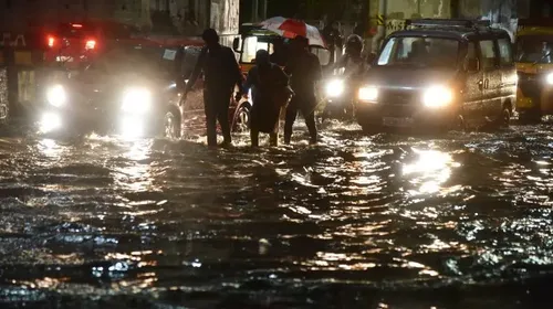 Heavy Rainfall Causes Traffic Snarls in Hyderabad; IMD Issues Yellow Warning for Next Five Days