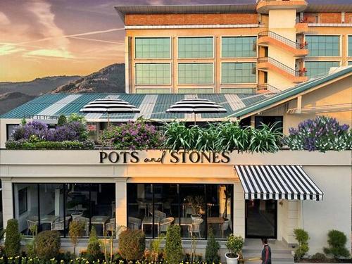 Pots & Stones, Coffee & Eatery Restaurant in Haldwani