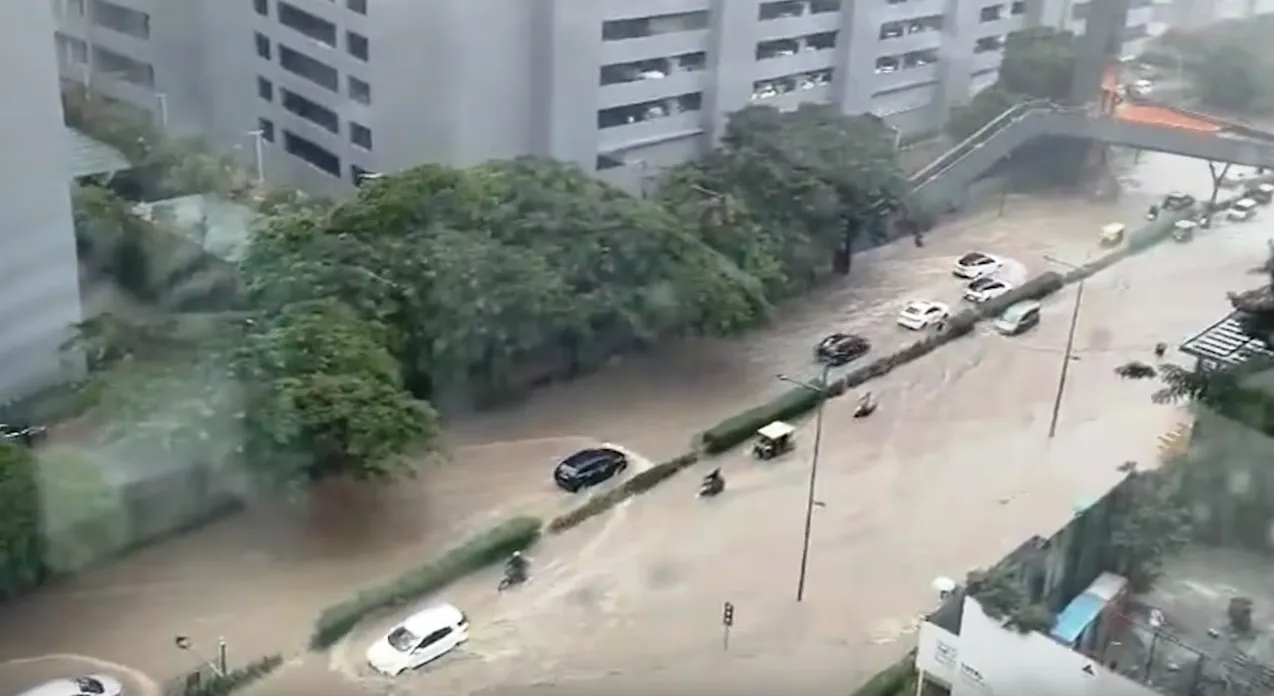 Bengaluru Schools Shut as Heavy Rains Continue, Work From Home Advisory Issued for Offices 