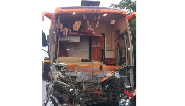 Major Accident on Pune-Mumbai Expressway: 23 Passengers Injured in Bus and Tempo Collision 