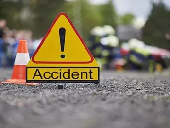 Tragic Accident on Pune-Mumbai Expressway Claims Life of IT Professional, Injures Two Family Members