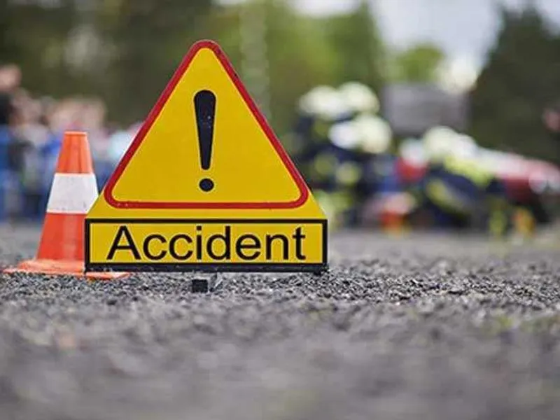 Tragic Accident on Pune-Mumbai Expressway Claims Life of IT Professional, Injures Two Family Members 