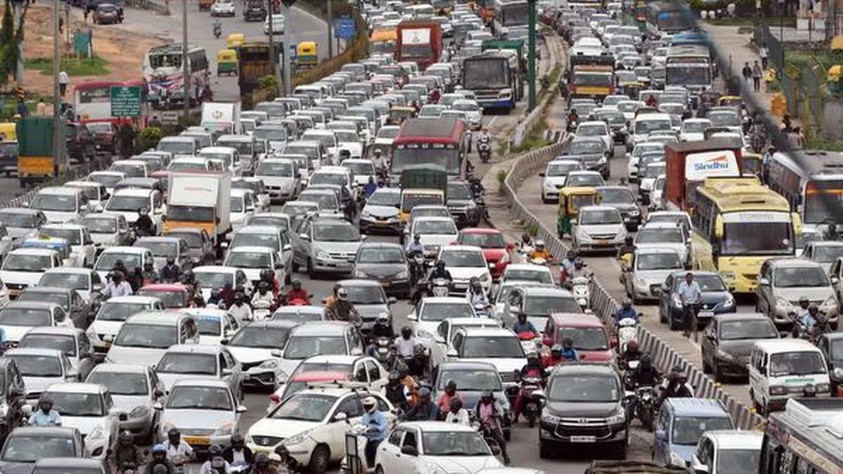 Bengaluru’s Roads Overwhelmed by Holiday Traffic as Deepavali and Kannada Rajyotsava Near 