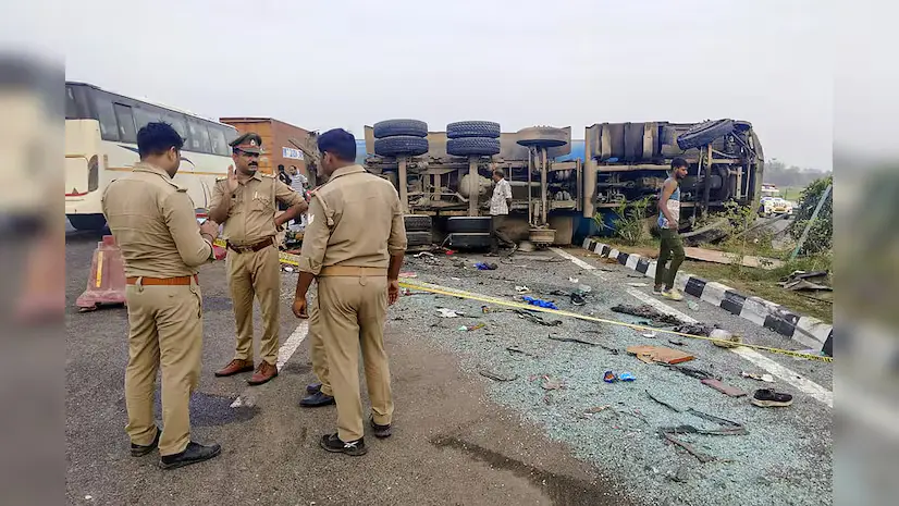 Tragic Early Morning Collision on Mumbai-Pune Expressway Injures 15 Near Khopoli 