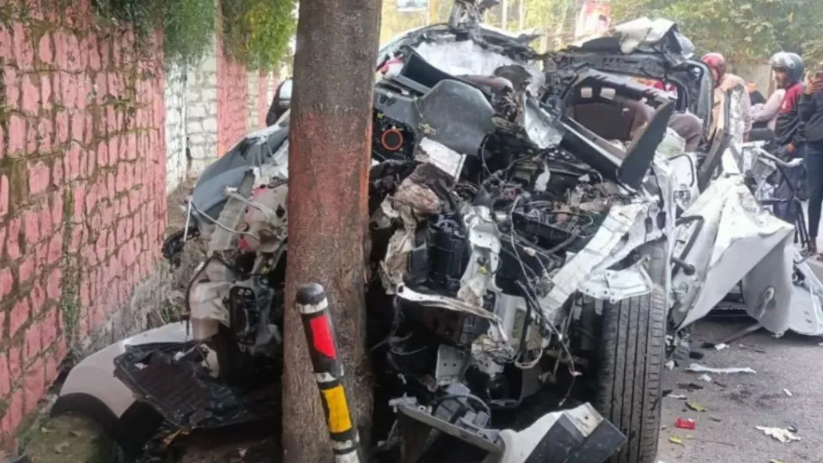 Dehradun Tragedy as Truck Collides with Innova, Killing Six College Students Near ONGC Intersection 