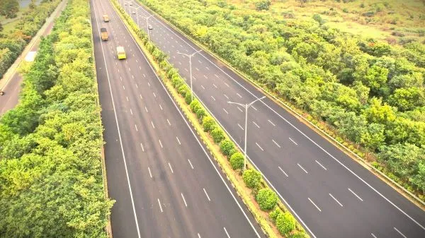 Mumbai-Pune Expressway: Traffic Alert! Bridge Construction Ahead 